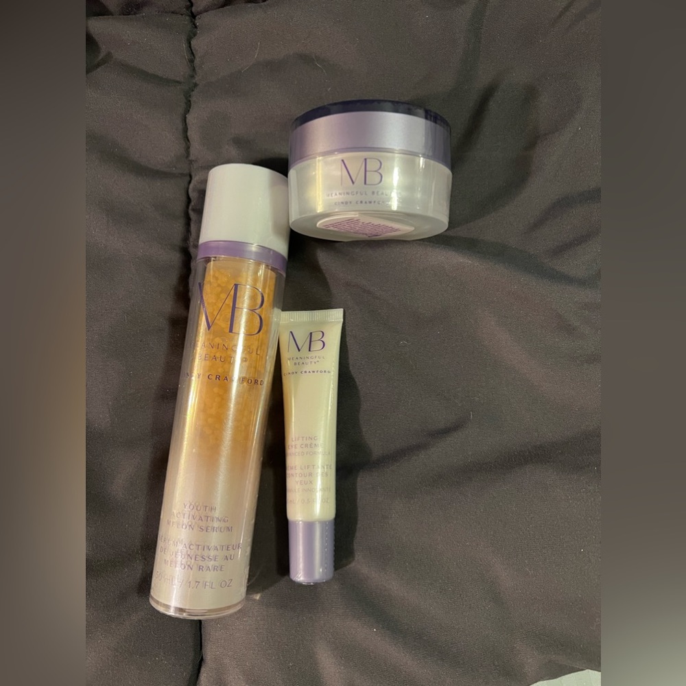 Meaningful beauty by Cindy Crawford set